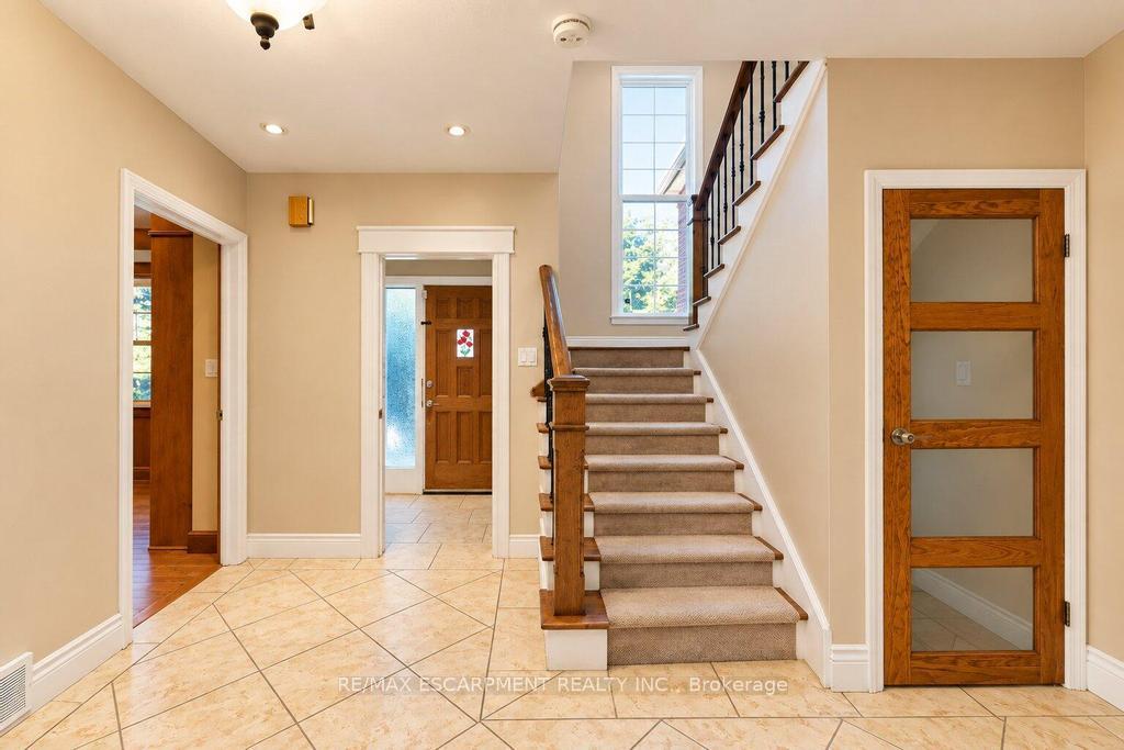 Photo 16 of 31 Fairleigh Crescent, Hamilton, St. Clair — HOMEH