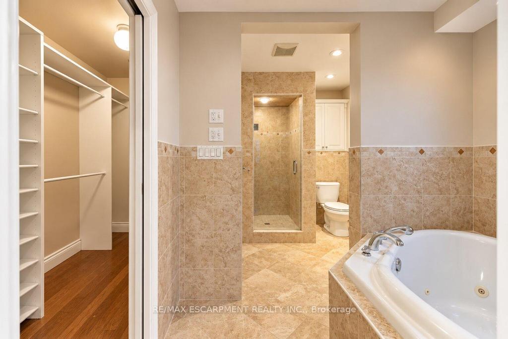 Photo 19 of 31 Fairleigh Crescent, Hamilton, St. Clair — HOMEH
