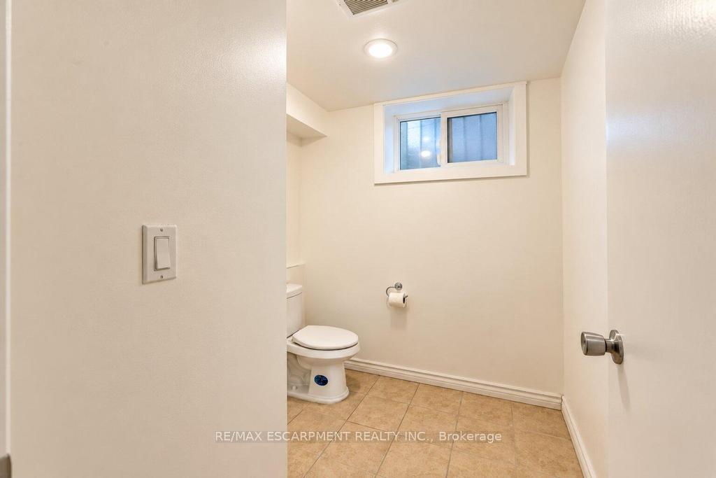 Photo 27 of 31 Fairleigh Crescent, Hamilton, St. Clair — HOMEH