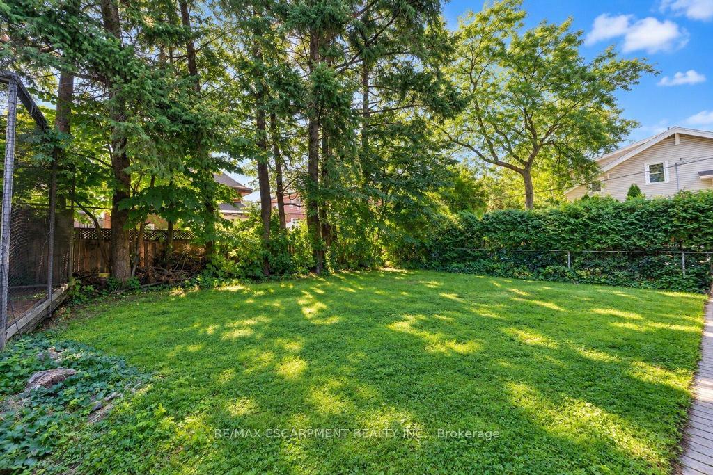 Photo 30 of 31 Fairleigh Crescent, Hamilton, St. Clair — HOMEH