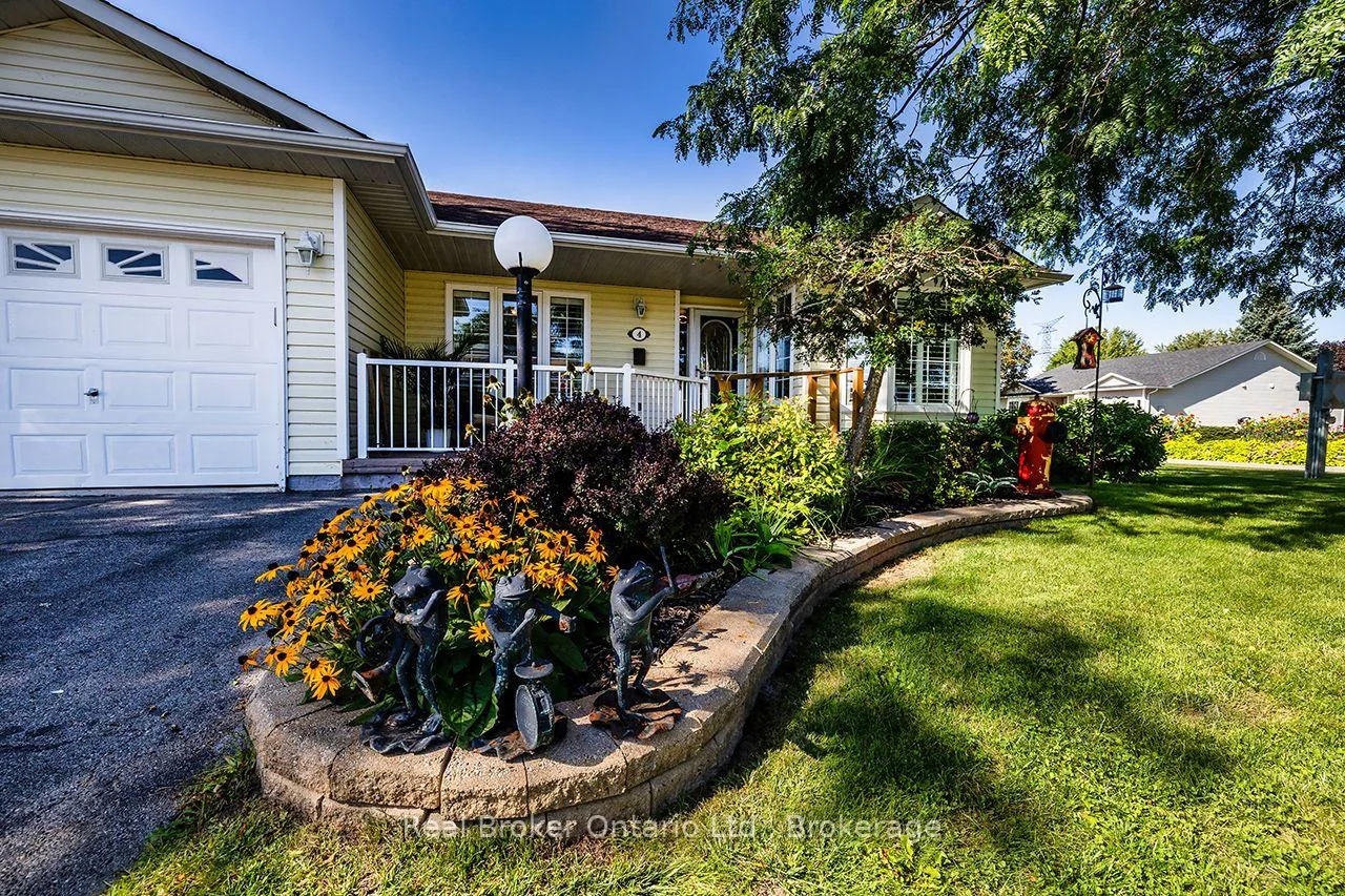 Photo 3 of 4 Birch Tree Lane, Clarington, Bowmanville — HOMEH
