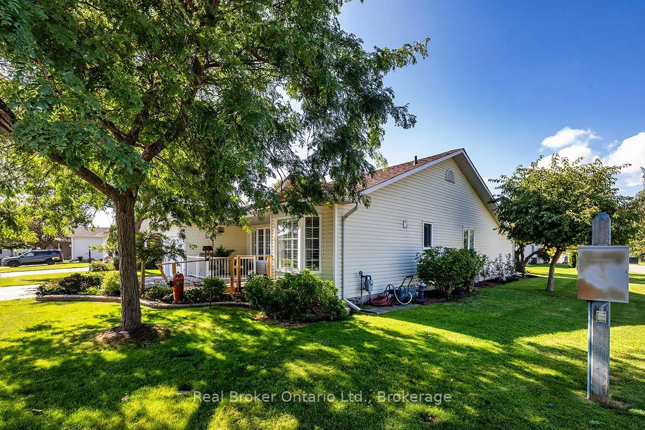 Photo 4 of 4 Birch Tree Lane, Clarington, Bowmanville — HOMEH