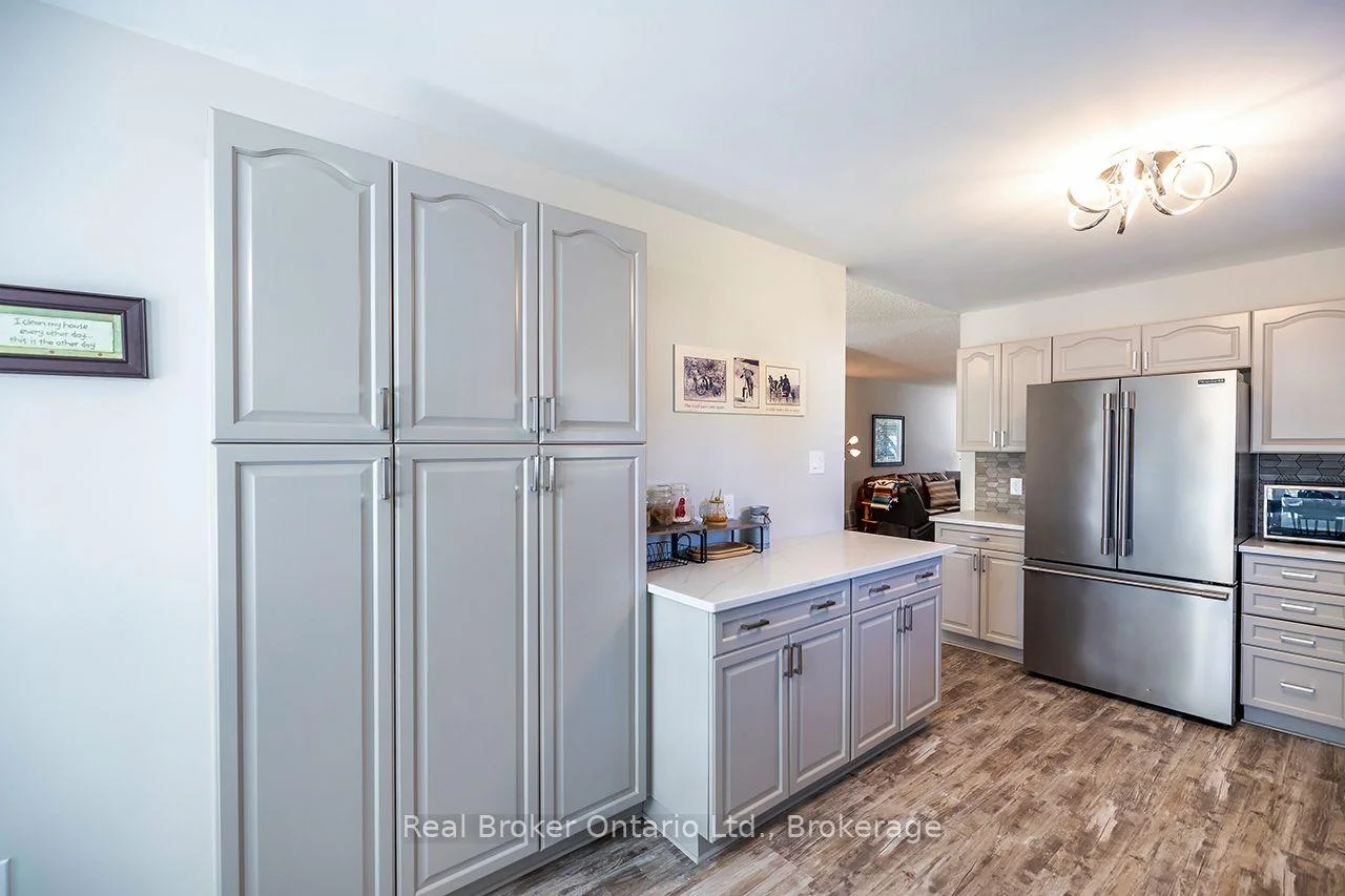 Photo 8 of 4 Birch Tree Lane, Clarington, Bowmanville — HOMEH