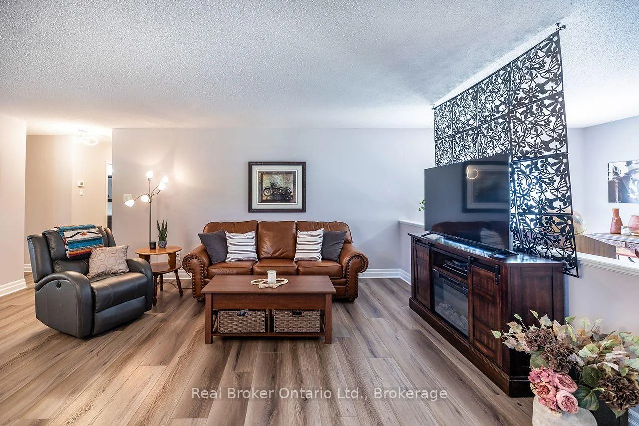 Photo 14 of 4 Birch Tree Lane, Clarington, Bowmanville — HOMEH