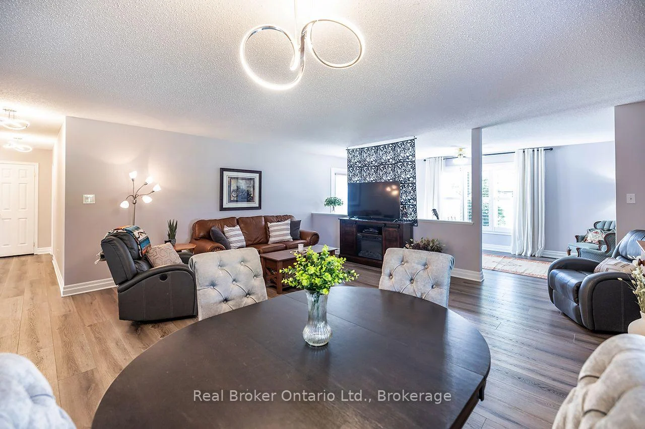 Photo 18 of 4 Birch Tree Lane, Clarington, Bowmanville — HOMEH