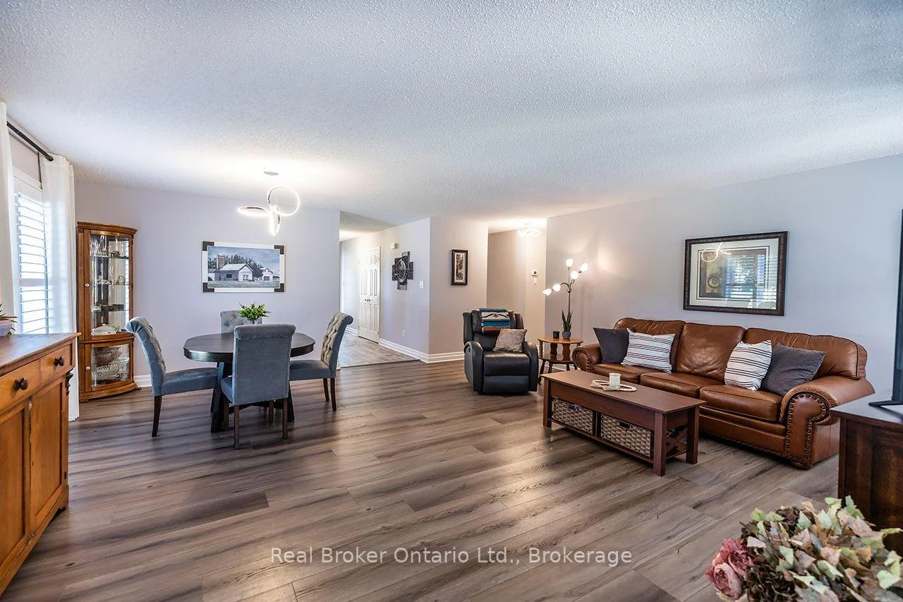 Photo 16 of 4 Birch Tree Lane, Clarington, Bowmanville — HOMEH