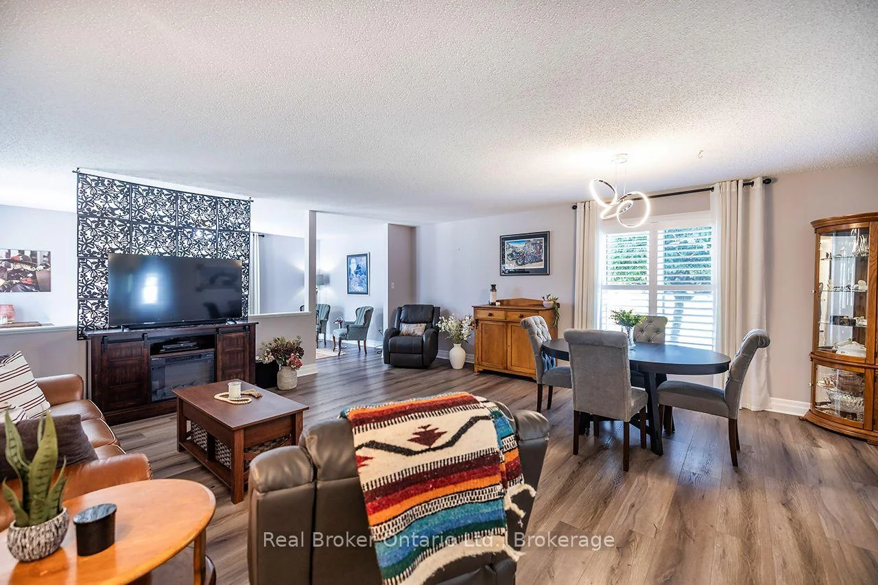 Photo 15 of 4 Birch Tree Lane, Clarington, Bowmanville — HOMEH