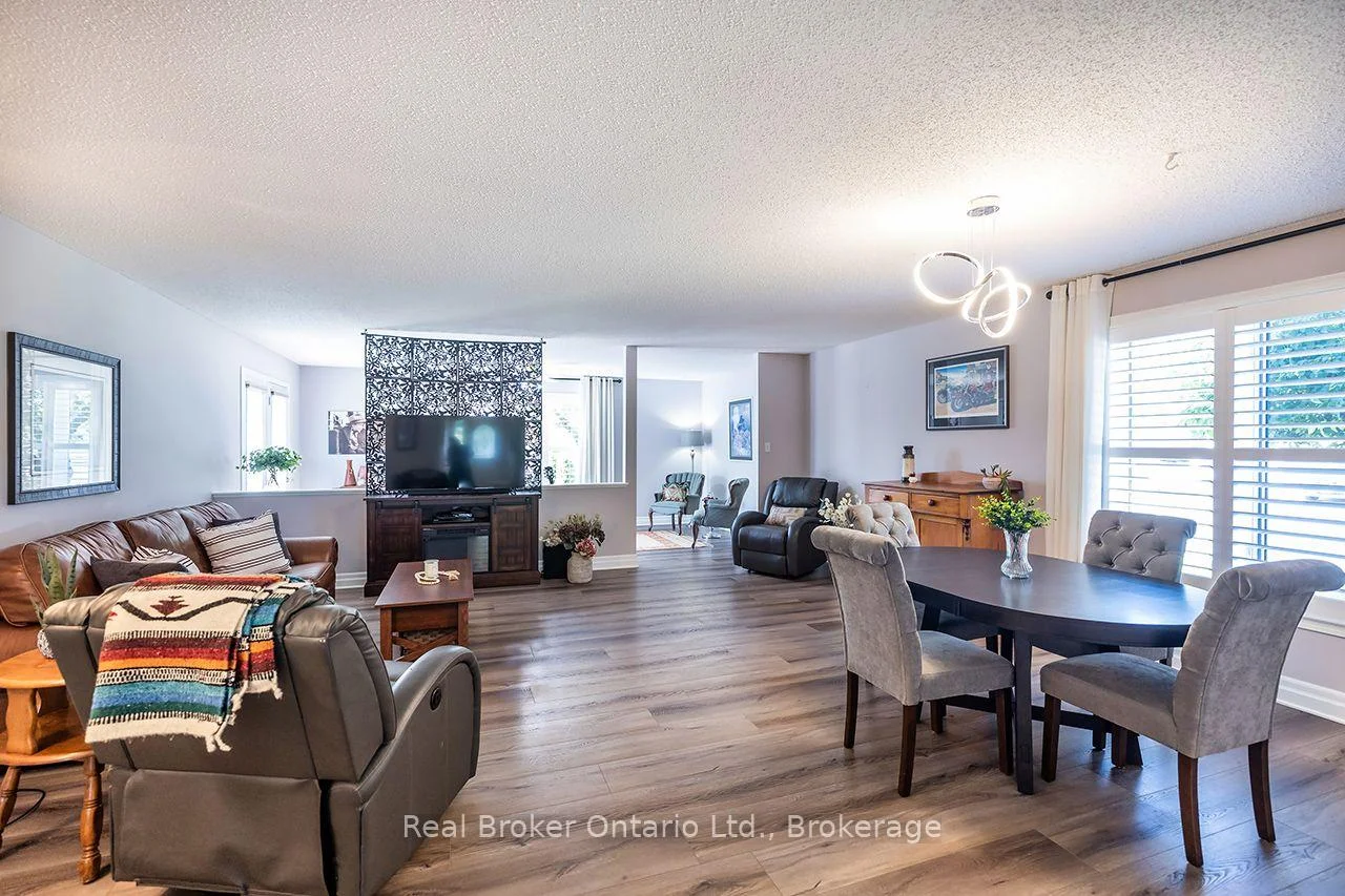 Photo 17 of 4 Birch Tree Lane, Clarington, Bowmanville — HOMEH
