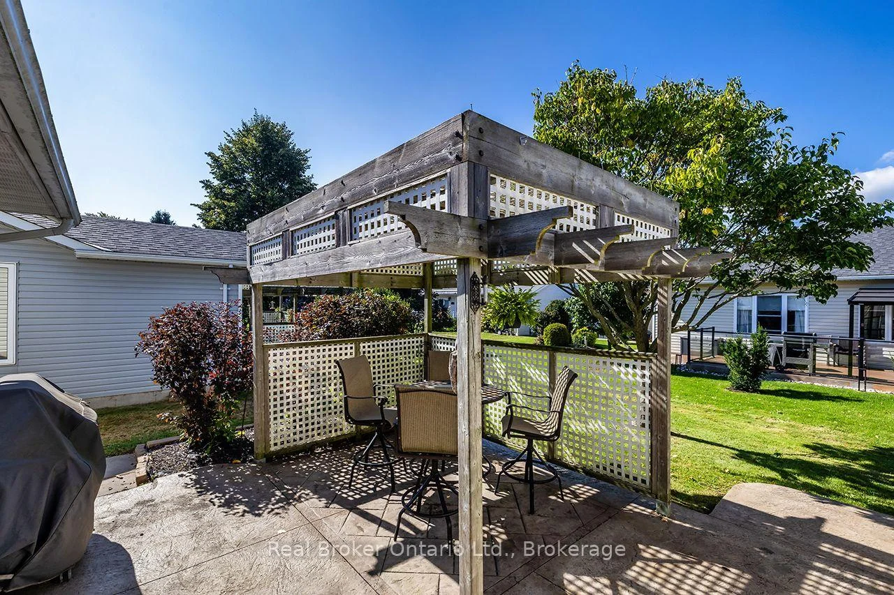 Photo 45 of 4 Birch Tree Lane, Clarington, Bowmanville — HOMEH