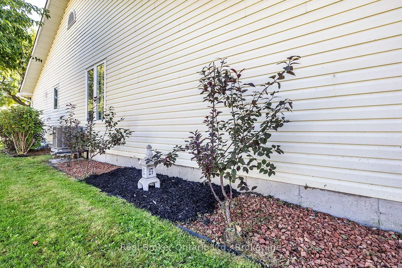 Photo 49 of 4 Birch Tree Lane, Clarington, Bowmanville — HOMEH