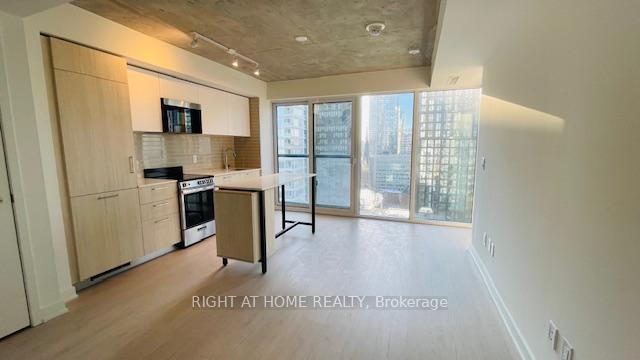 Photo 2 of Unit 1905, 65 Mutual Street, Toronto, Church-Yonge Corridor — HOMEH