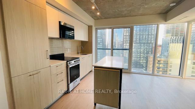 Photo 5 of Unit 1905, 65 Mutual Street, Toronto, Church-Yonge Corridor — HOMEH