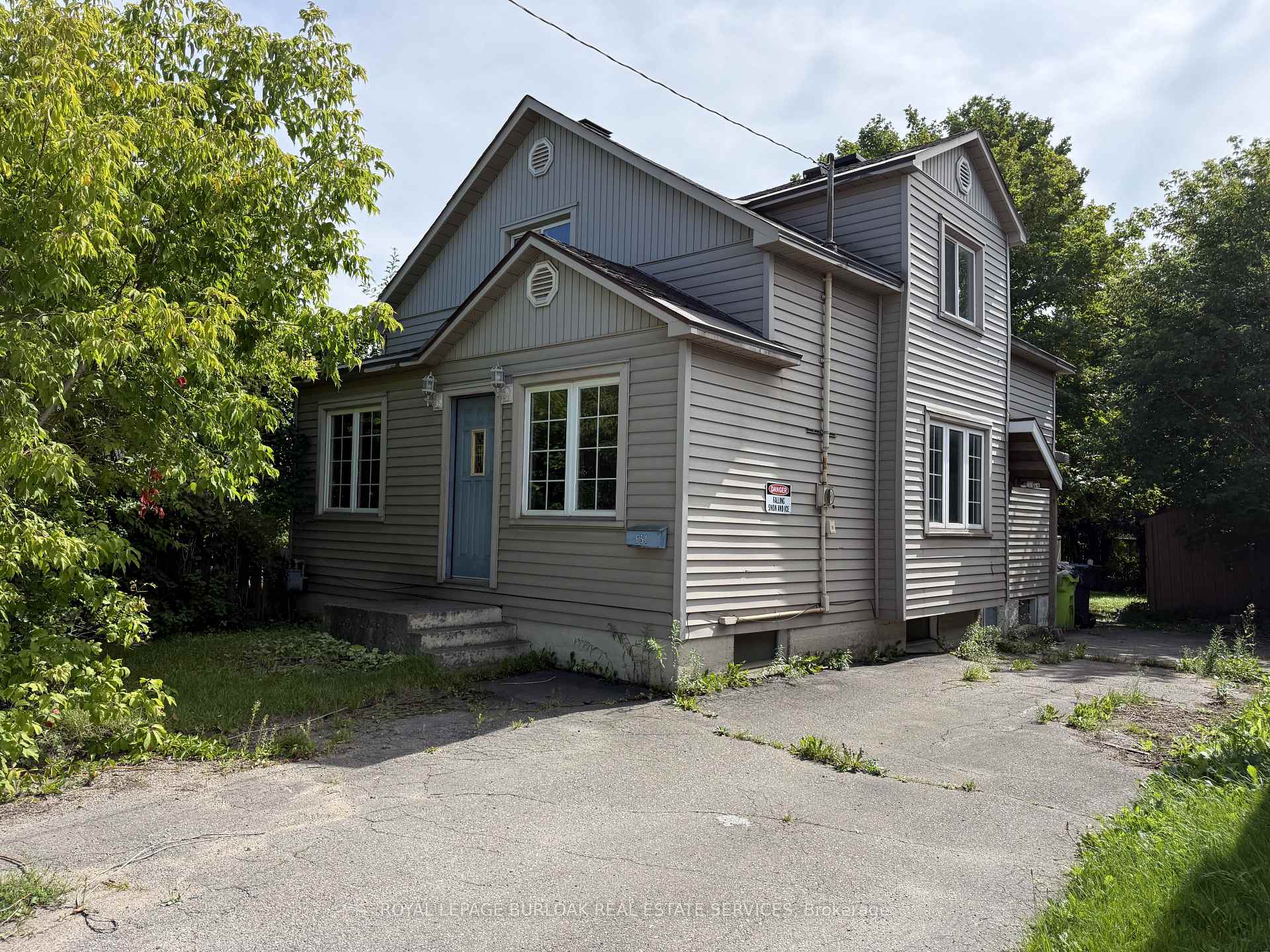 Front of 651 Wallace Terrace