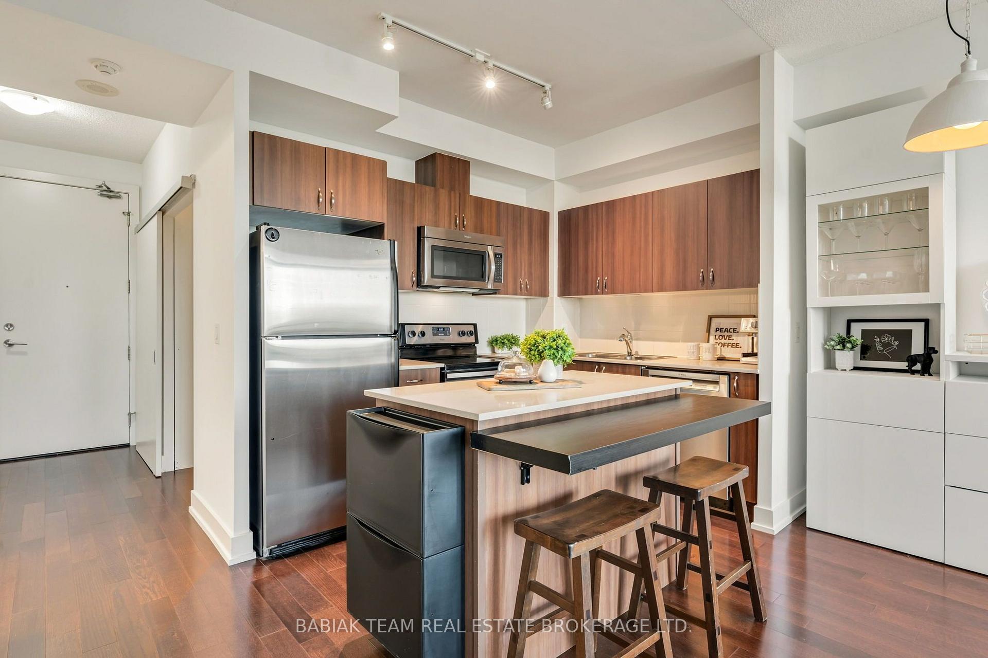 Photo 5 of Unit 903, 1638 Bloor Street W, Toronto, High Park North — HOMEH
