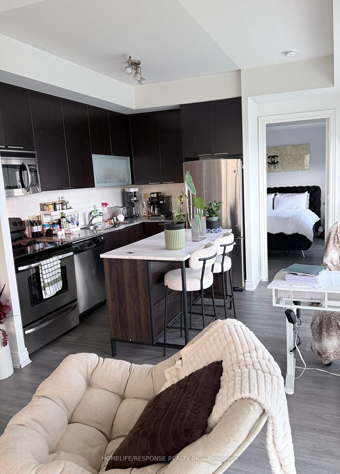 Photo 5 of Unit 3301, 16 Brookers Lane, Etobicoke, Mimico — HOMEH