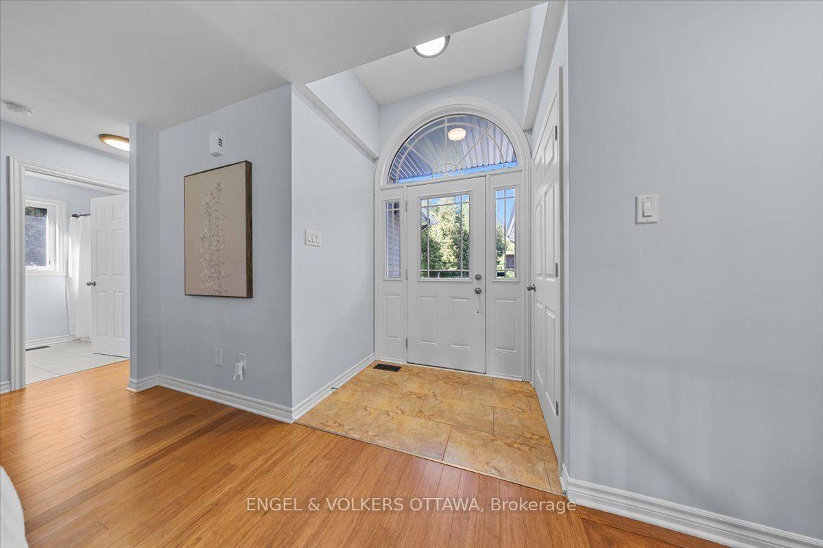 Photo 3 of 2565 Marshwood Road, Ottawa, Huntley Ward (North West) — HOMEH