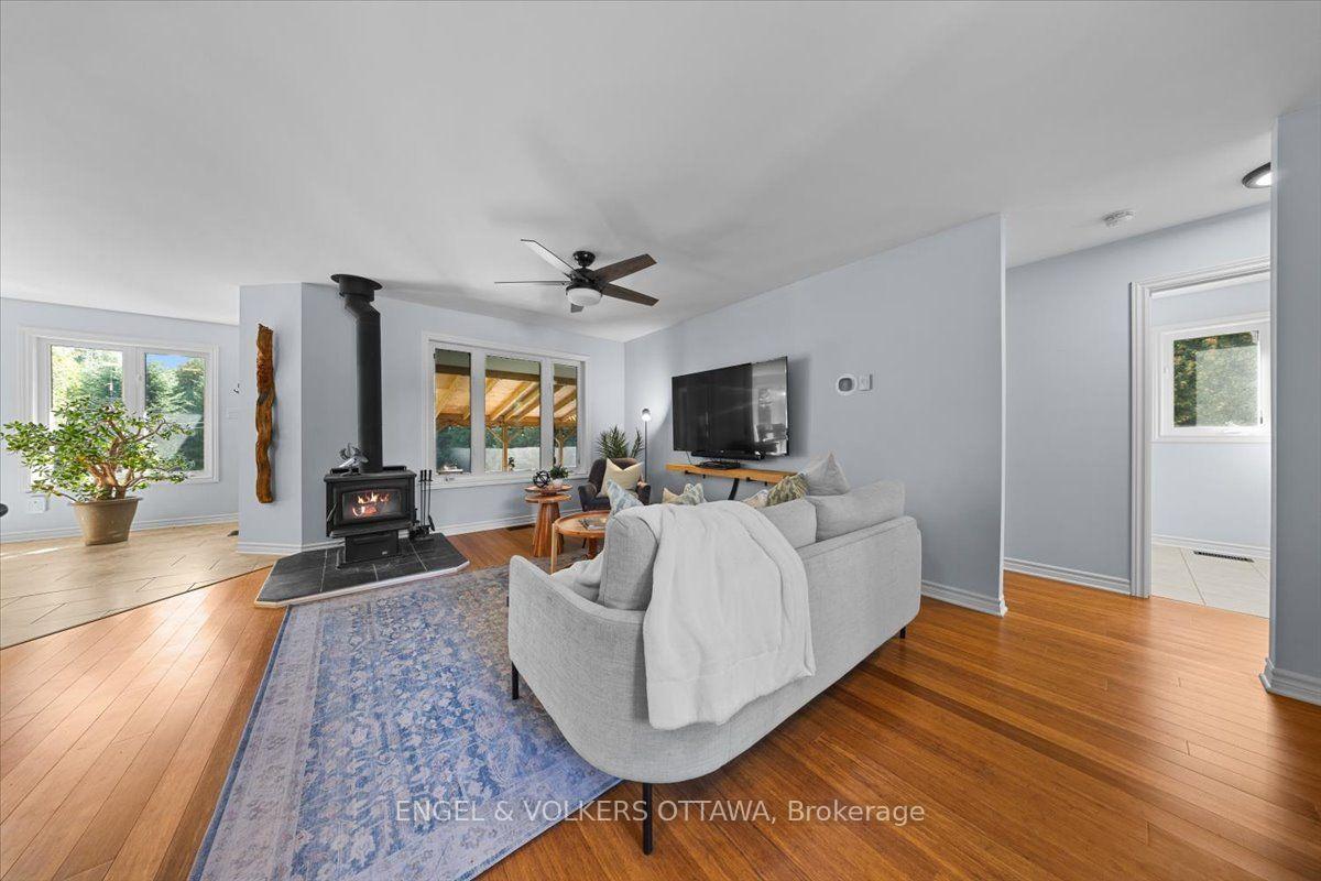 Photo 4 of 2565 Marshwood Road, Ottawa, Huntley Ward (North West) — HOMEH
