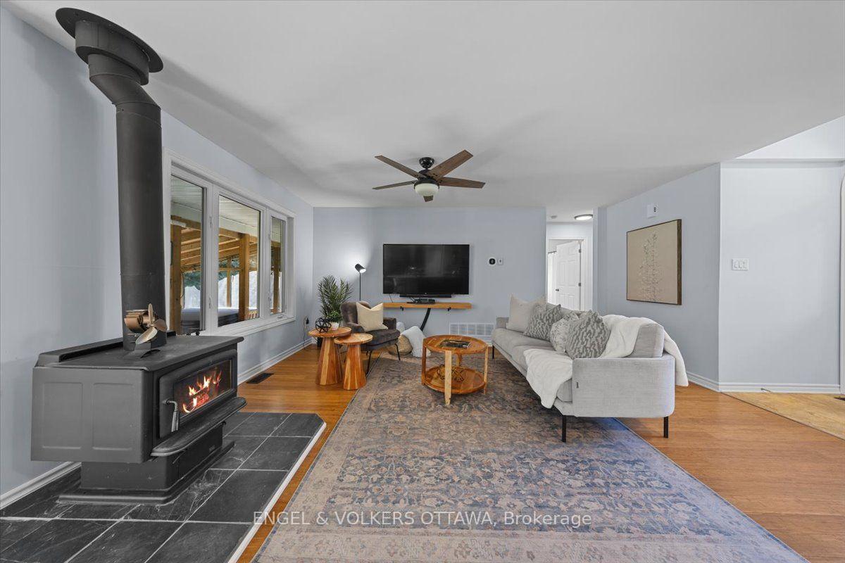 Photo 5 of 2565 Marshwood Road, Ottawa, Huntley Ward (North West) — HOMEH