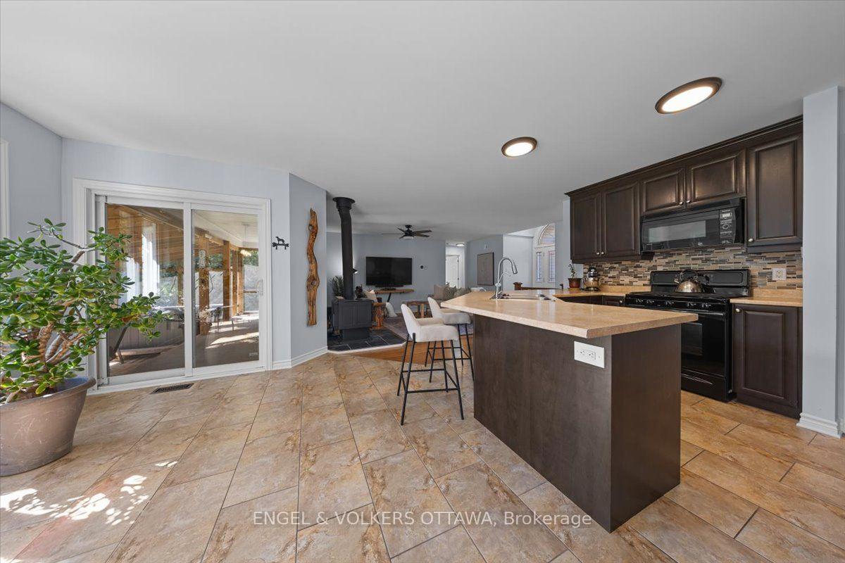 Photo 11 of 2565 Marshwood Road, Ottawa, Huntley Ward (North West) — HOMEH
