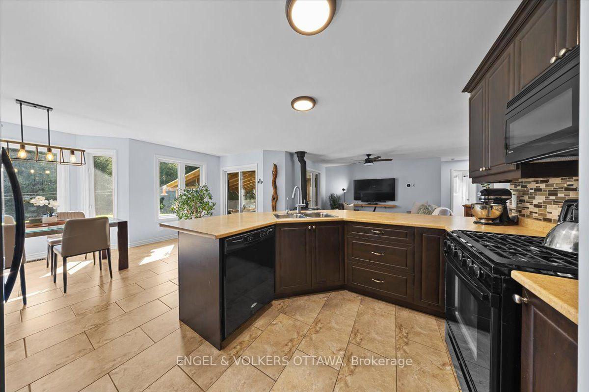 Photo 12 of 2565 Marshwood Road, Ottawa, Huntley Ward (North West) — HOMEH