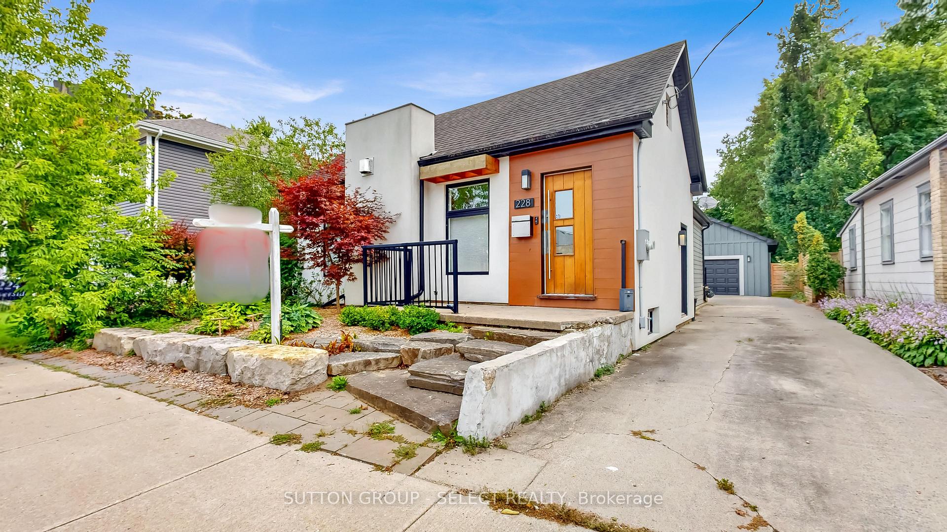 Photo 3 of 228 Riverside Drive, London, North N — HOMEH