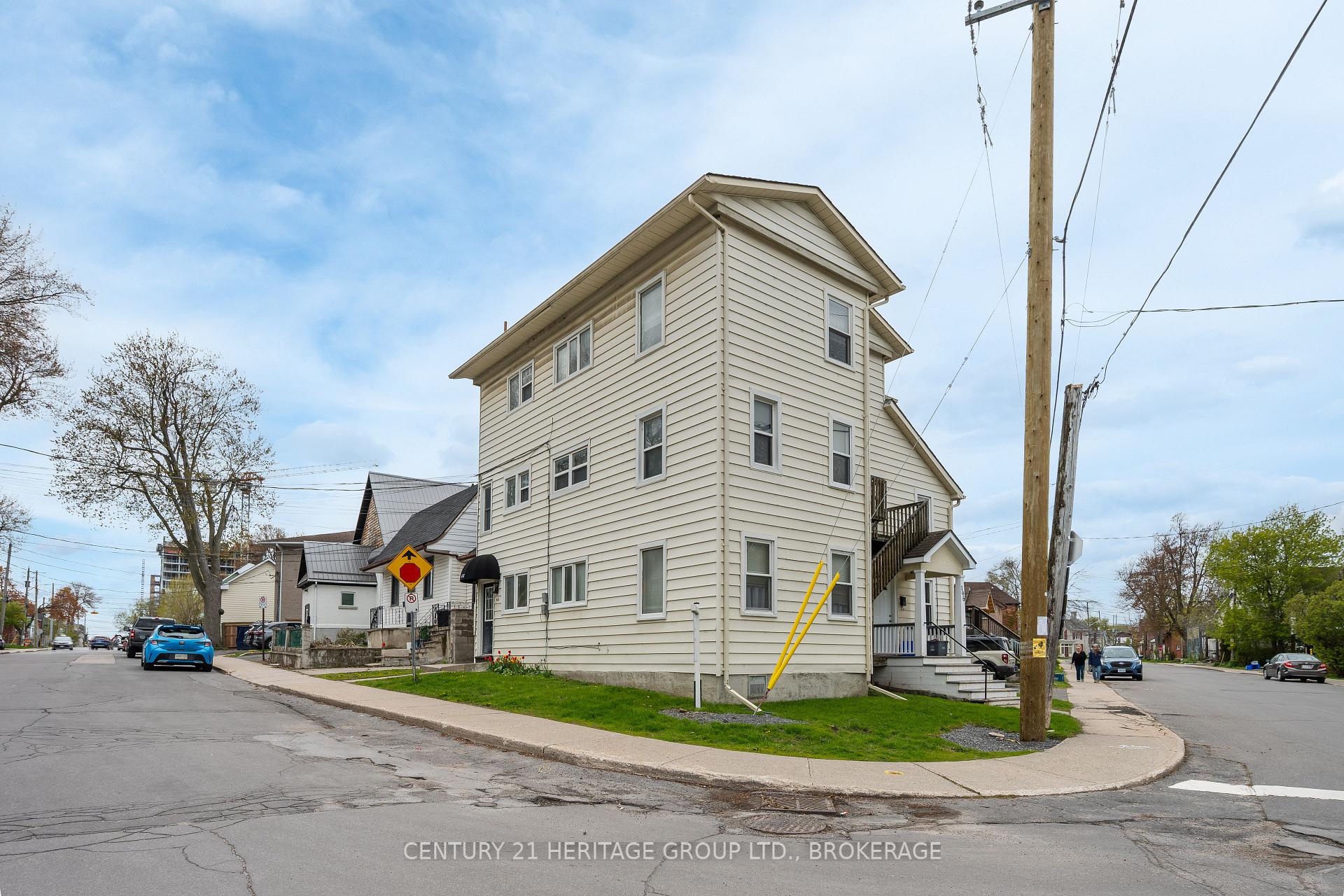 Photo 3 of 432 Barrie Street, Kingston, East of Sir John A. Blvd — HOMEH