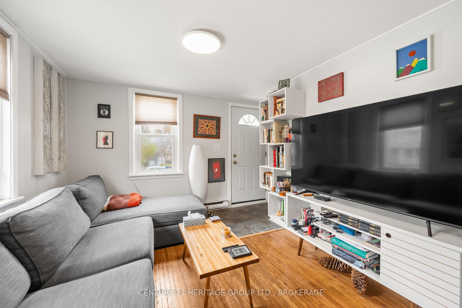 Photo 5 of 432 Barrie Street, Kingston, East of Sir John A. Blvd — HOMEH