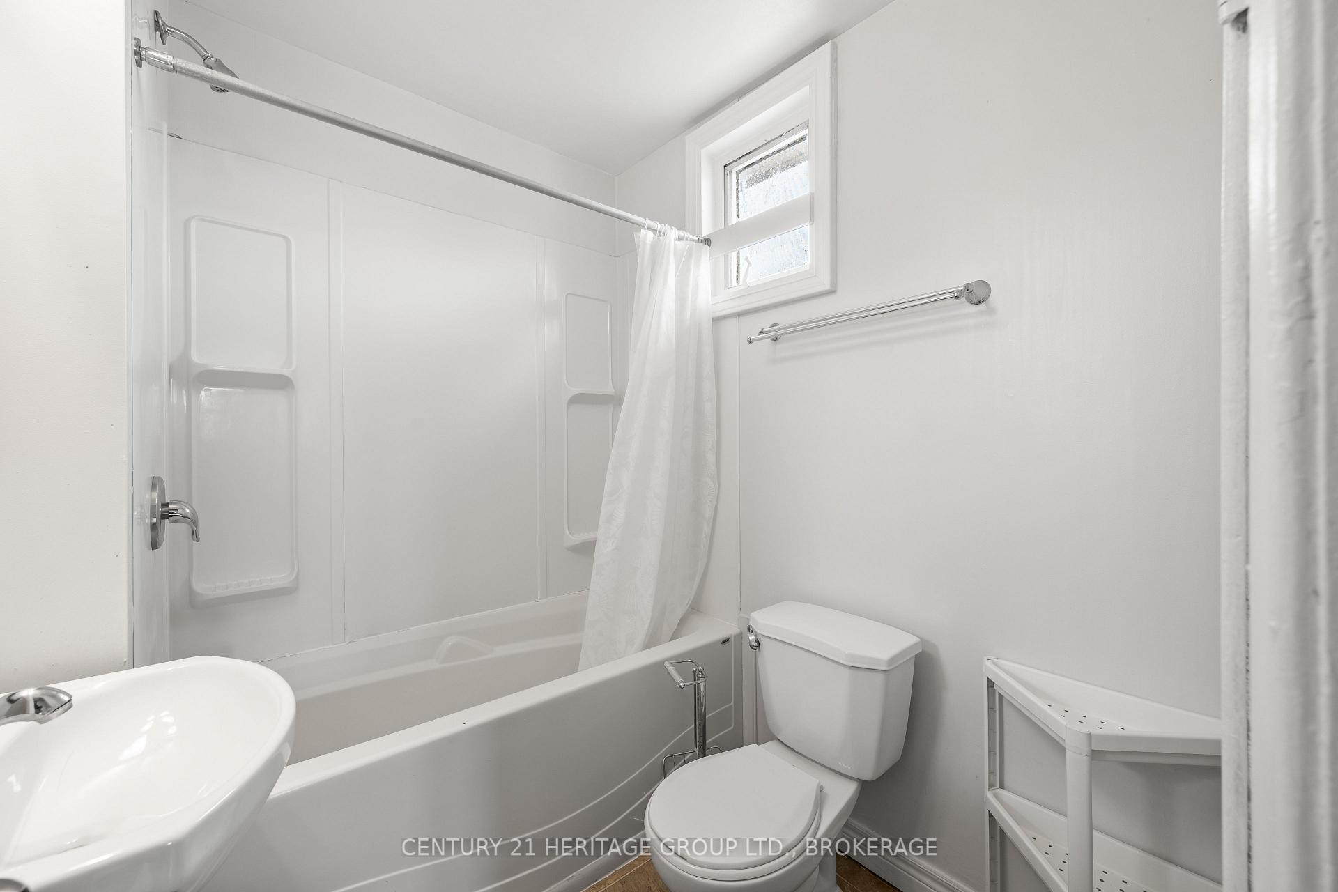 Photo 14 of 432 Barrie Street, Kingston, East of Sir John A. Blvd — HOMEH