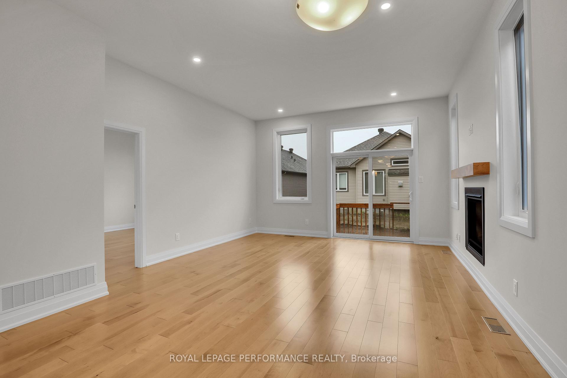 Photo 13 of 243 Hannam Bud Way, Ottawa, Riverside South/Gloucester Glen — HOMEH