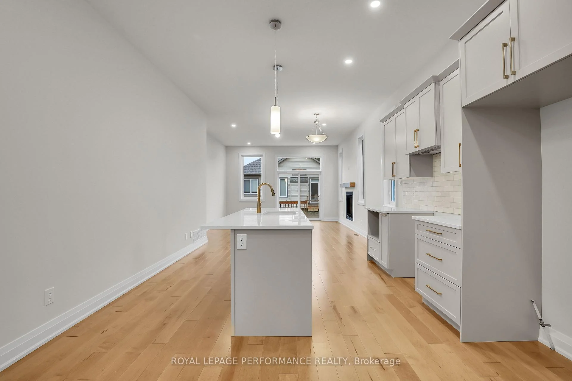 Photo 7 of 243 Hannam Bud Way, Ottawa, Riverside South/Gloucester Glen — HOMEH