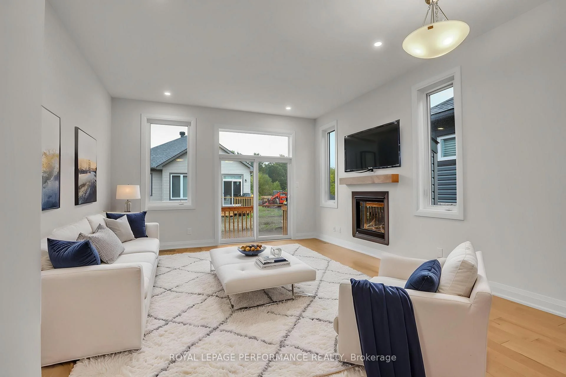 Photo 15 of 243 Hannam Bud Way, Ottawa, Riverside South/Gloucester Glen — HOMEH