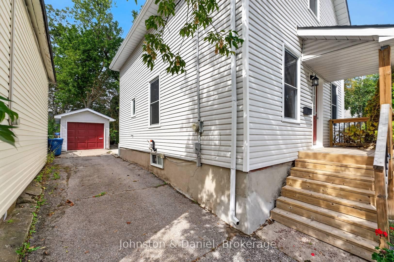 Photo 2 of 79 Albert Street N, Orillia — HOMEH