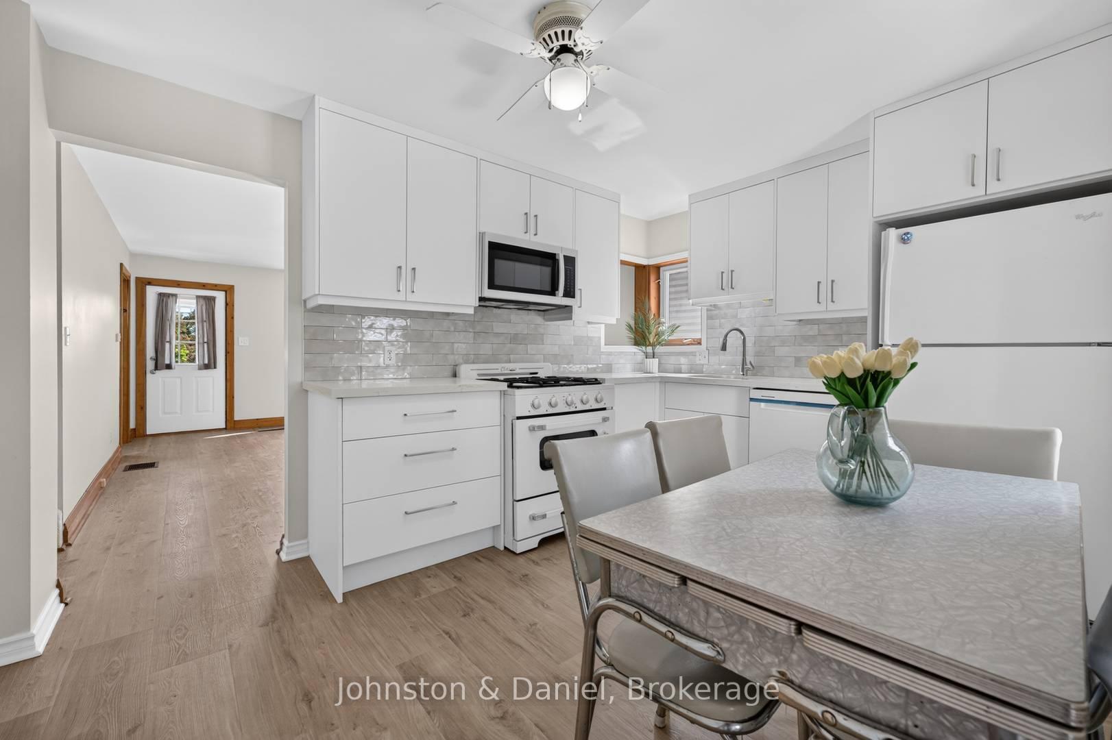 Photo 3 of 79 Albert Street N, Orillia — HOMEH