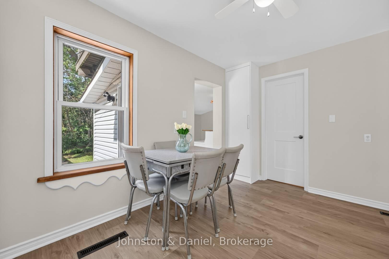 Photo 4 of 79 Albert Street N, Orillia — HOMEH