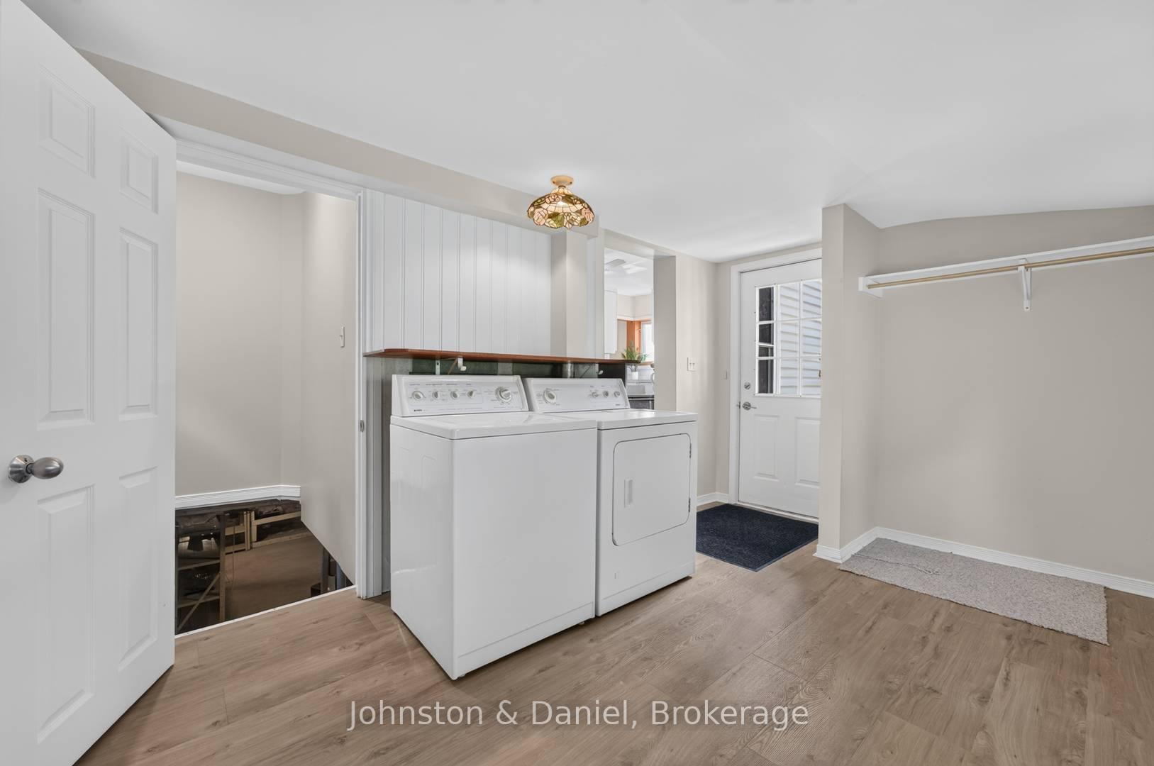 Photo 6 of 79 Albert Street N, Orillia — HOMEH