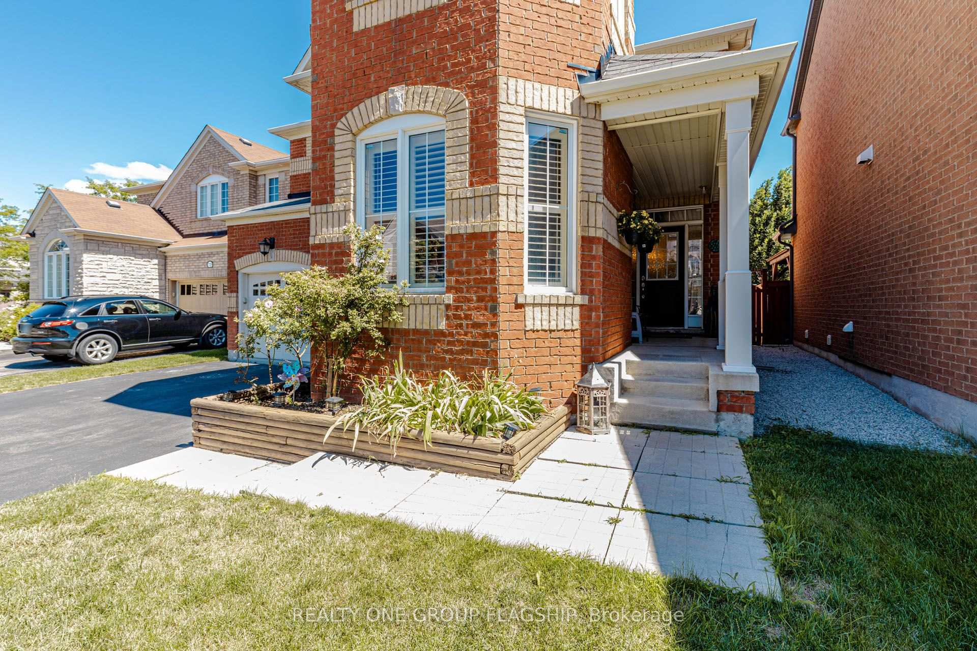 Photo 3 of 715 Casarin Crescent, Milton, Coates — HOMEH