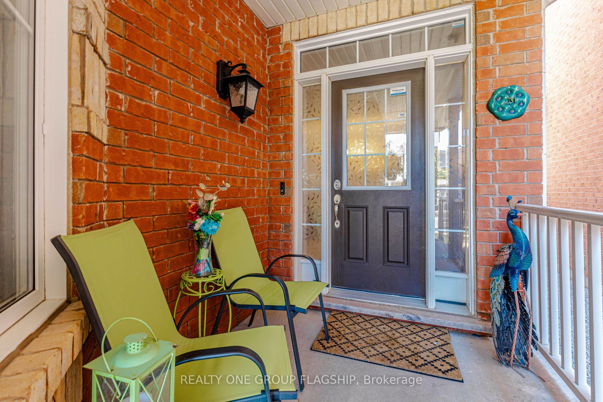 Photo 4 of 715 Casarin Crescent, Milton, Coates — HOMEH