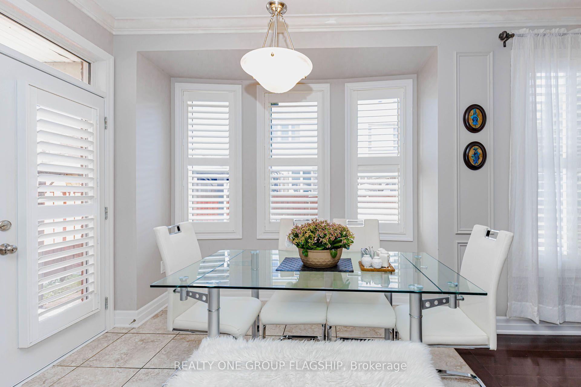 Photo 11 of 715 Casarin Crescent, Milton, Coates — HOMEH