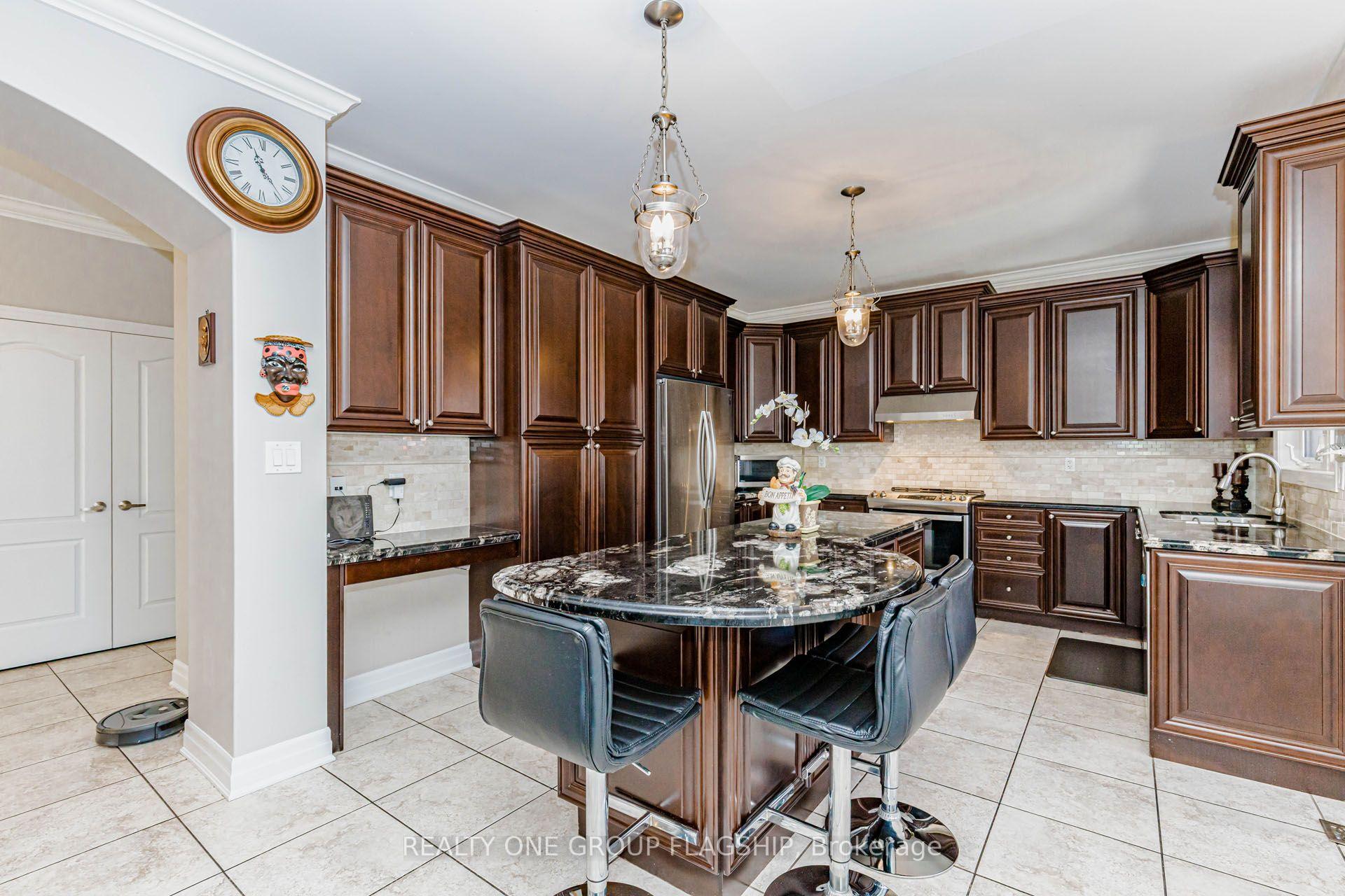 Photo 12 of 715 Casarin Crescent, Milton, Coates — HOMEH