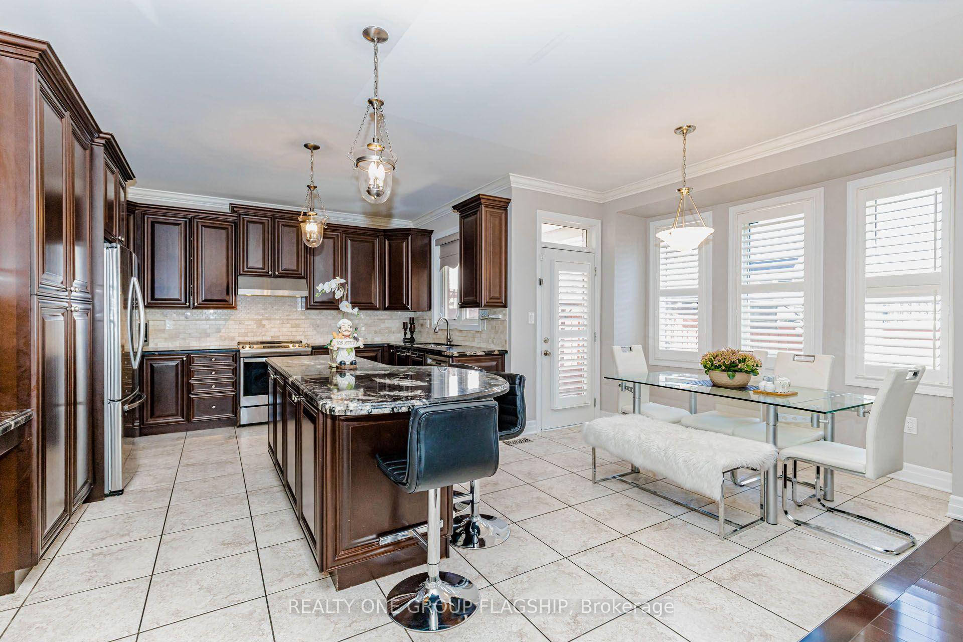 Photo 13 of 715 Casarin Crescent, Milton, Coates — HOMEH