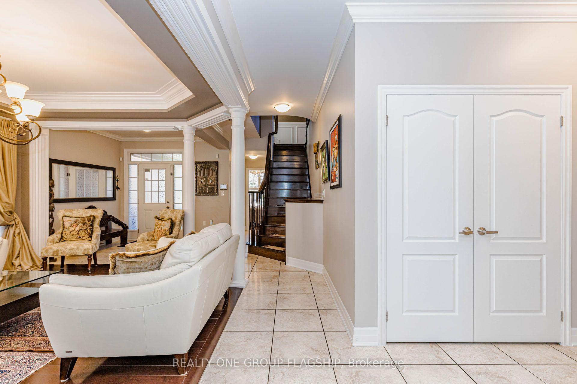 Photo 14 of 715 Casarin Crescent, Milton, Coates — HOMEH