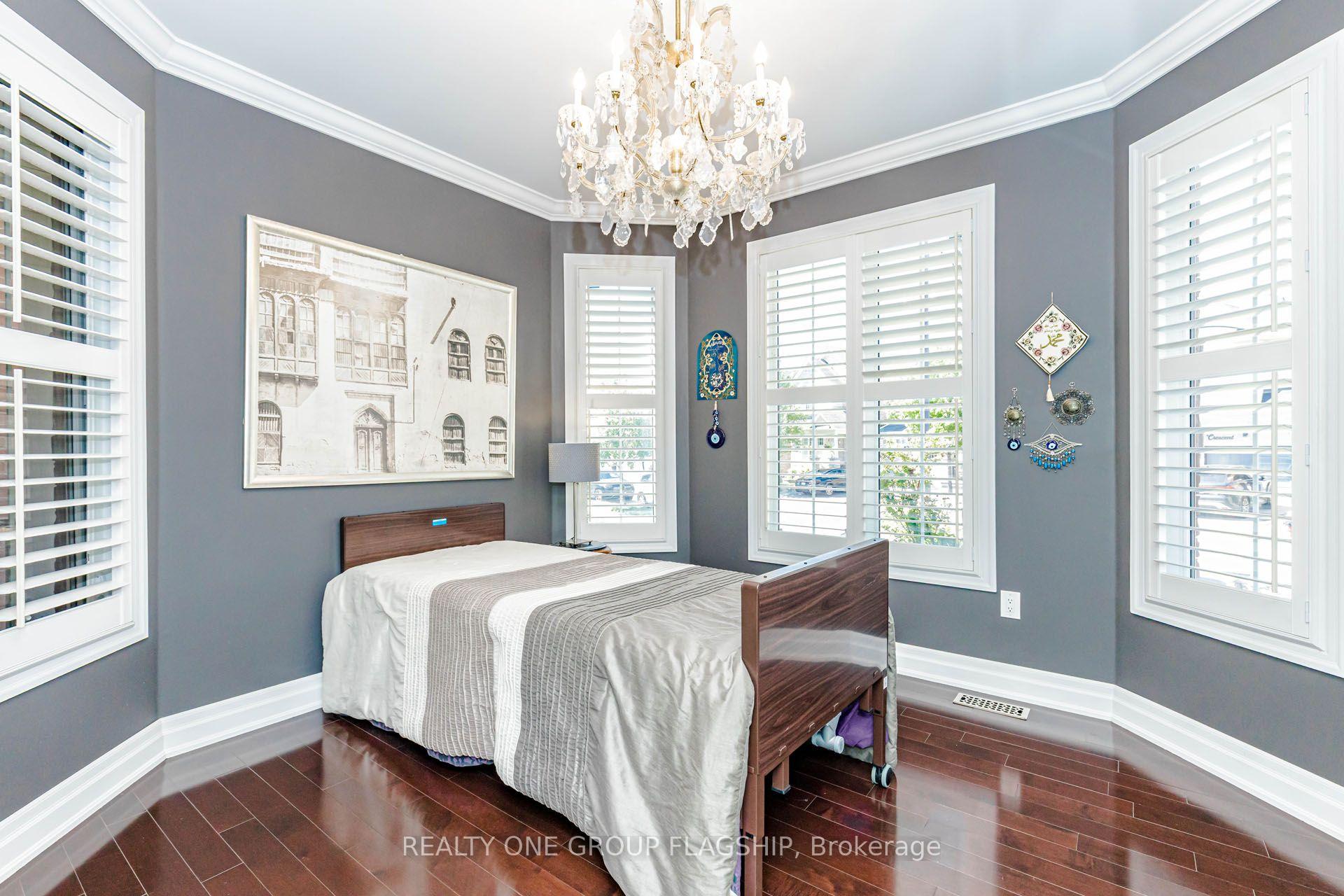 Photo 15 of 715 Casarin Crescent, Milton, Coates — HOMEH