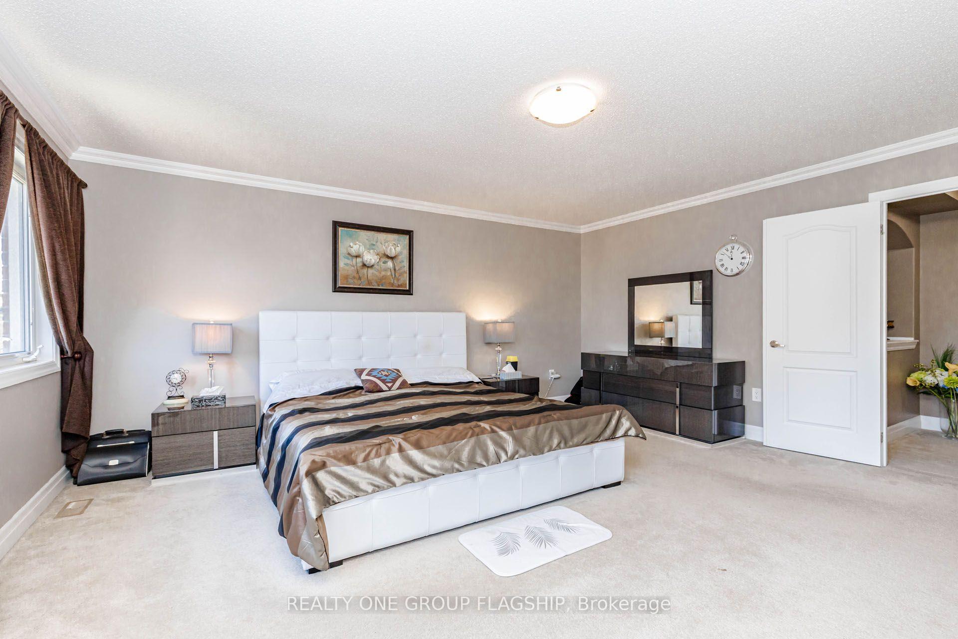 Photo 23 of 715 Casarin Crescent, Milton, Coates — HOMEH