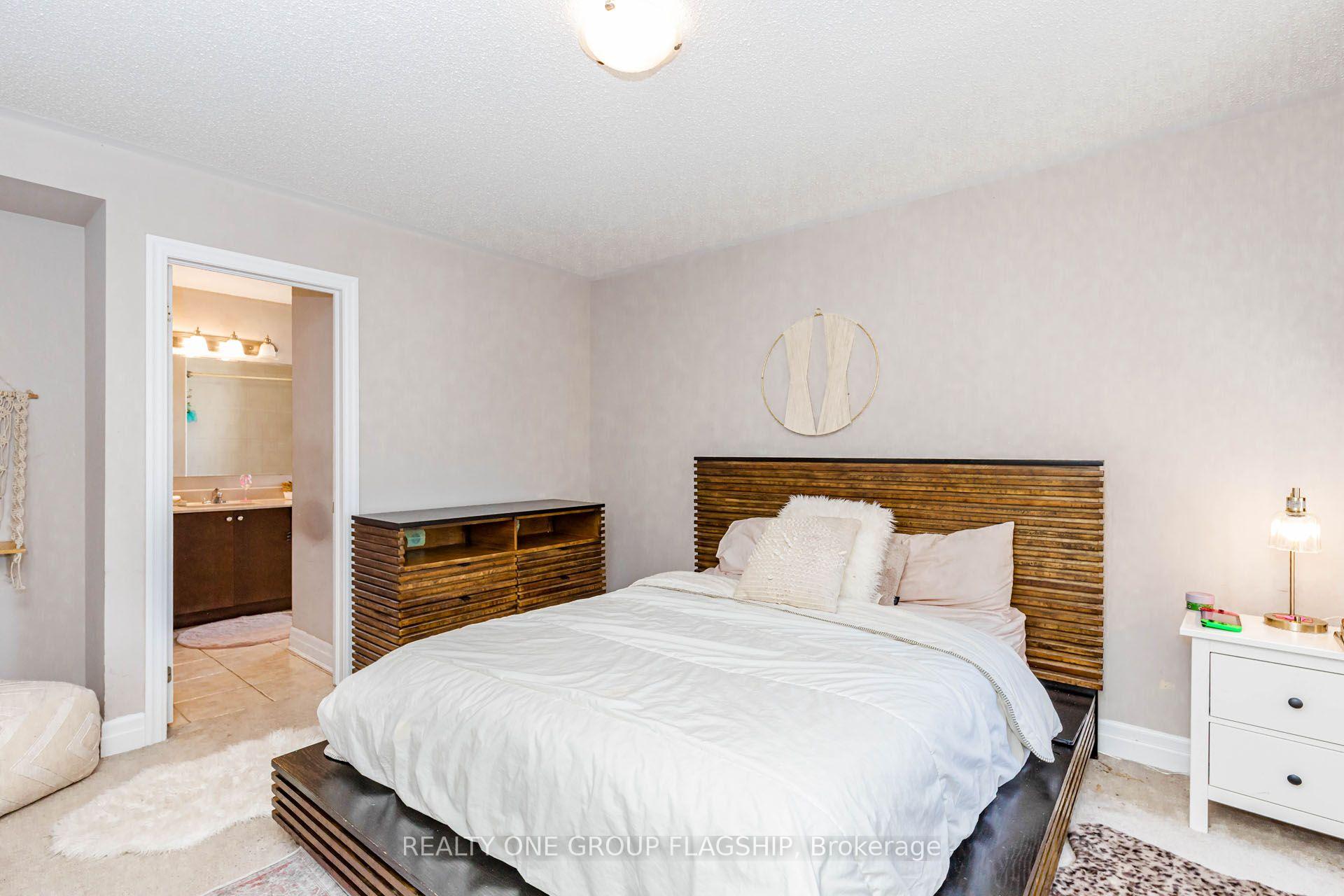Photo 28 of 715 Casarin Crescent, Milton, Coates — HOMEH