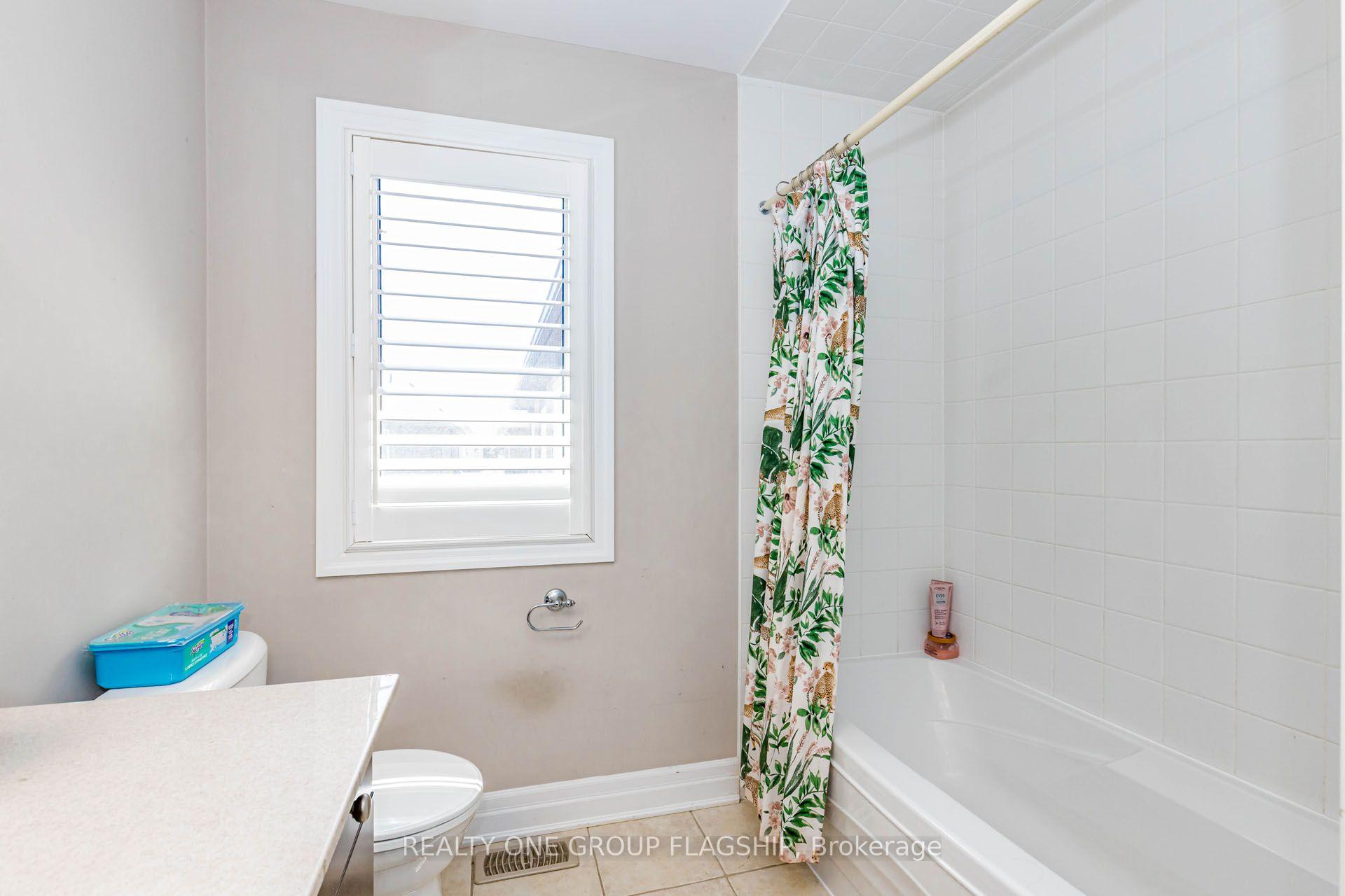 Photo 32 of 715 Casarin Crescent, Milton, Coates — HOMEH