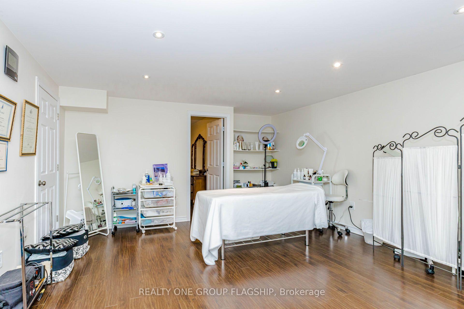 Photo 40 of 715 Casarin Crescent, Milton, Coates — HOMEH