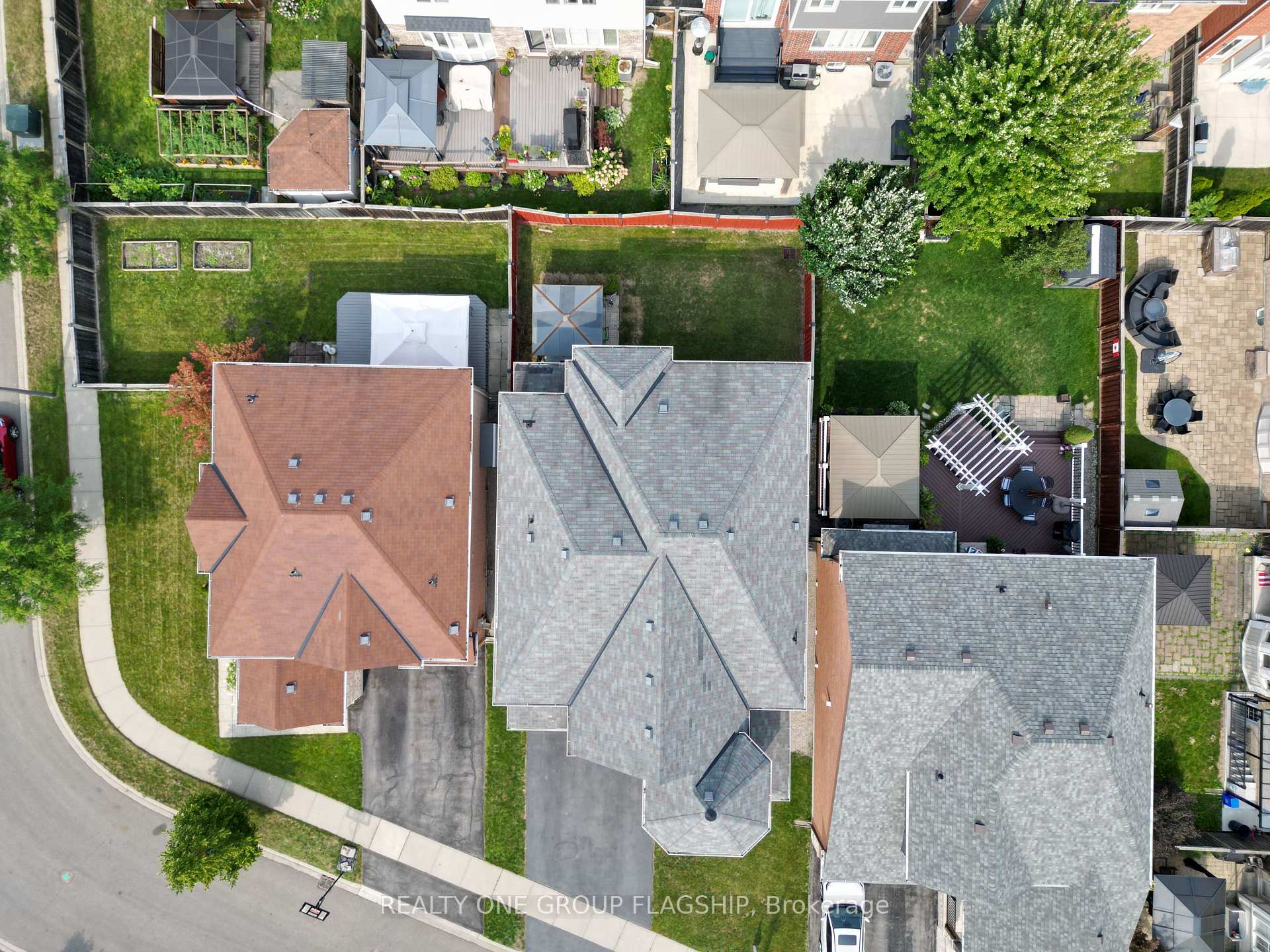 Photo 46 of 715 Casarin Crescent, Milton, Coates — HOMEH