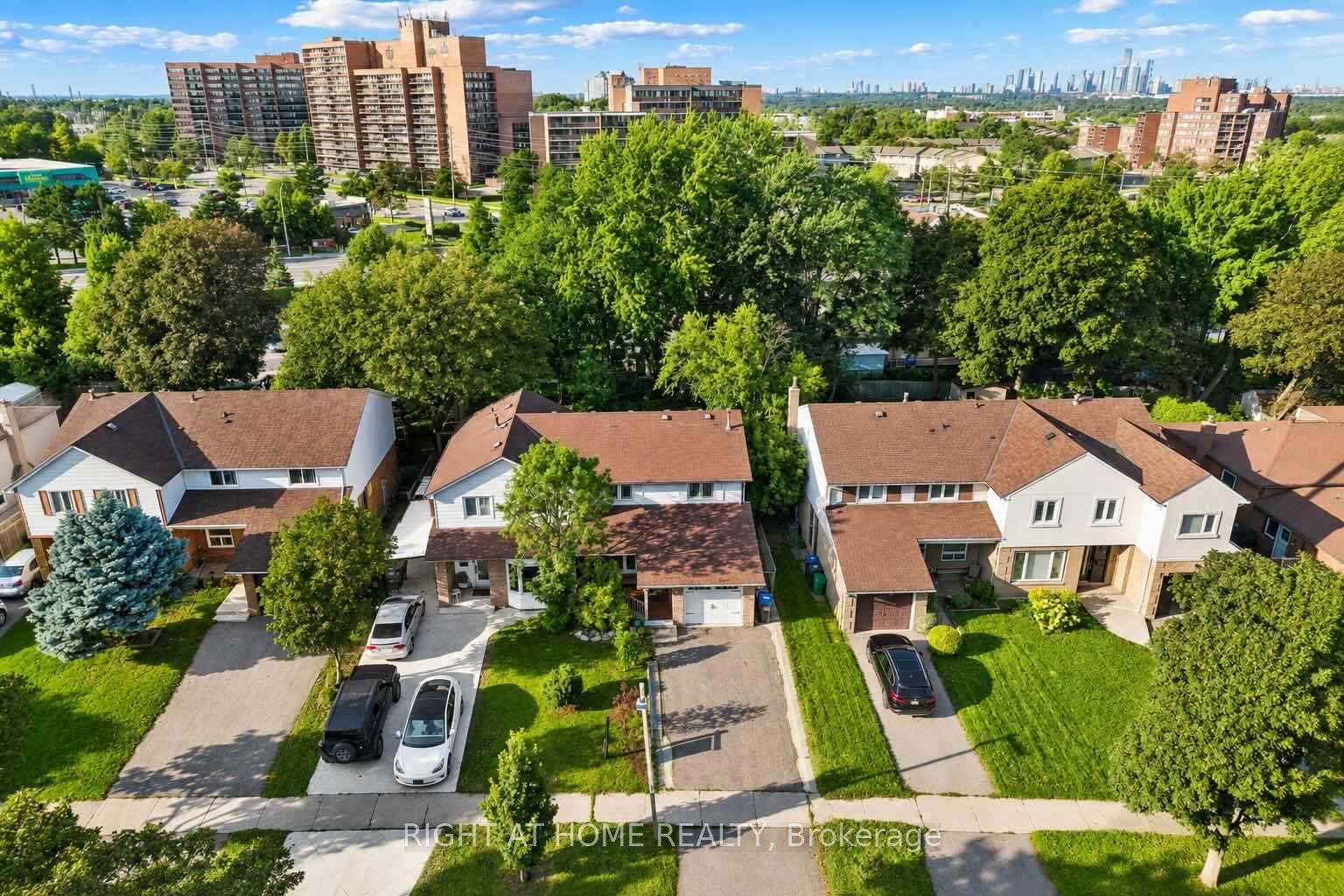 Photo 4 of 3363 Masthead Crescent, Mississauga, Erin Mills — HOMEH