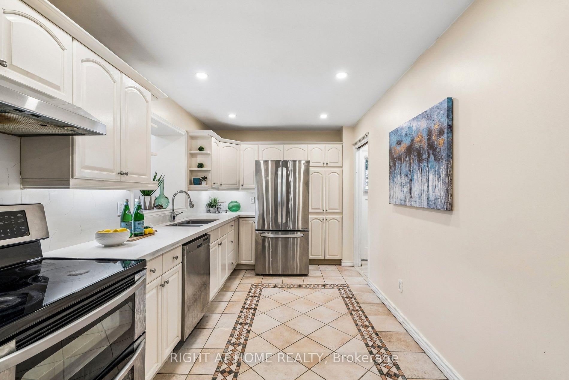 Photo 12 of 3363 Masthead Crescent, Mississauga, Erin Mills — HOMEH