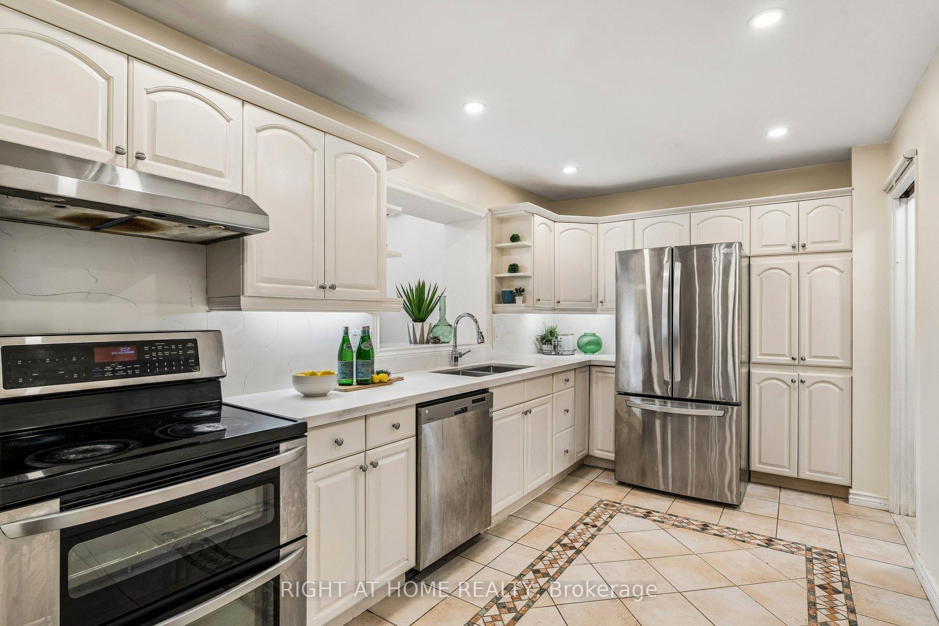 Photo 13 of 3363 Masthead Crescent, Mississauga, Erin Mills — HOMEH
